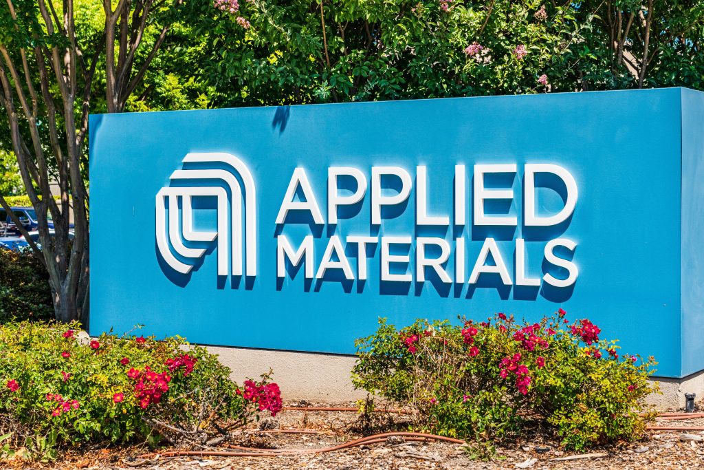 Applied Materials stock: AMAT forms risky pattern before earnings