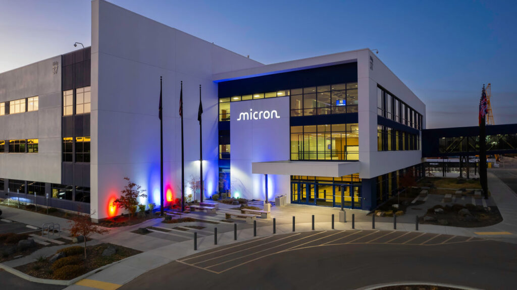 Micron stock falls 4%, why this analyst sees 40% upside for the stock?